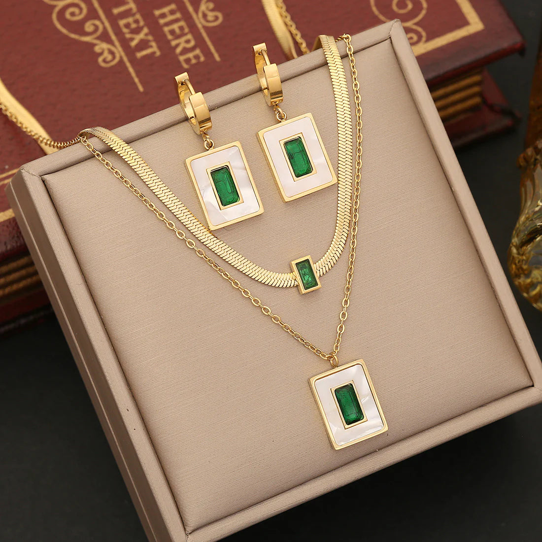 Fashion Quadrilateral Electroplating Necklaces